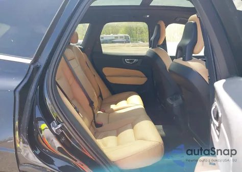 2018 Volvo Xc60 T5 Momentum из США, поврежденный, VIN LYV102RK1JB113951